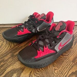 NWOT Nike Kyrie Low 4 Basketball Shoes CW3985-006